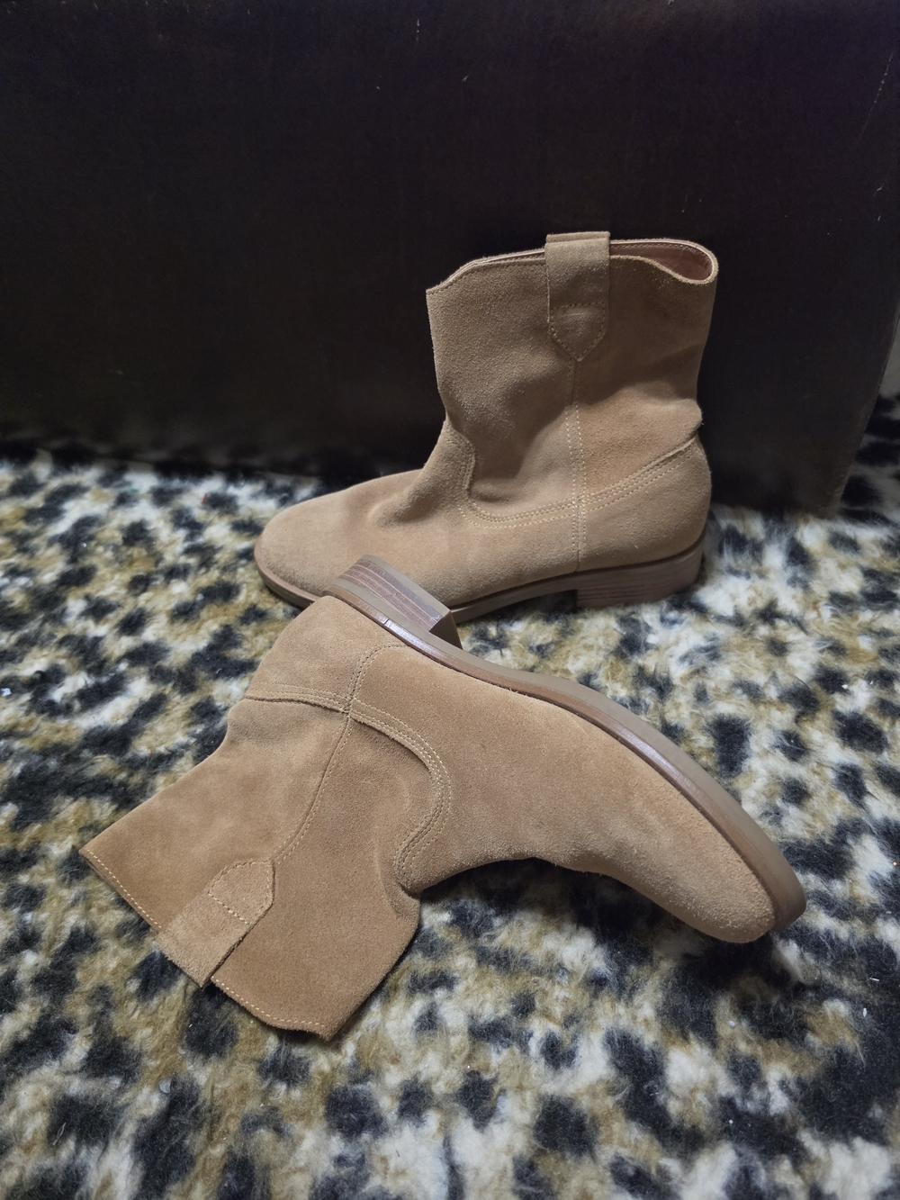 Clarks Women's Tan Genuine Suede Slouch Ankle Boots 8.5